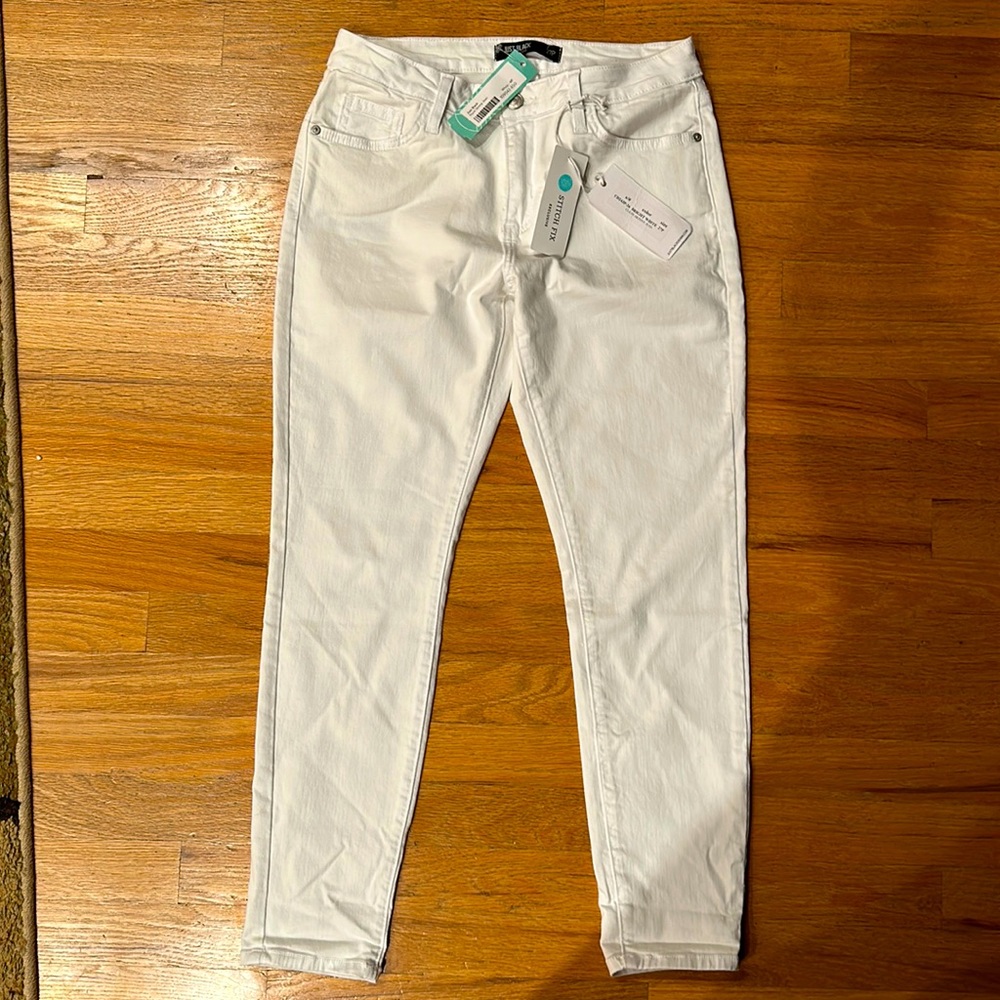 NWT Stitchfix white Capri Jeans